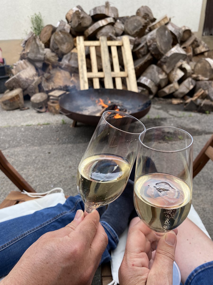 usakathrin's tweet photo. Ein erfolgreiches Wochenende geht zu Ende  … a successful weekend comes to an end 🥰 #sekt #weekend #success #newchallenge #weinerlebnis #tretrollertour #tretroller #deutschemeisterschaft #markgraeflerland #wintasting #wein #wine #swr3 #markgraeflerrollertouren #happylife https://t.co/VRO3PNC7Zg