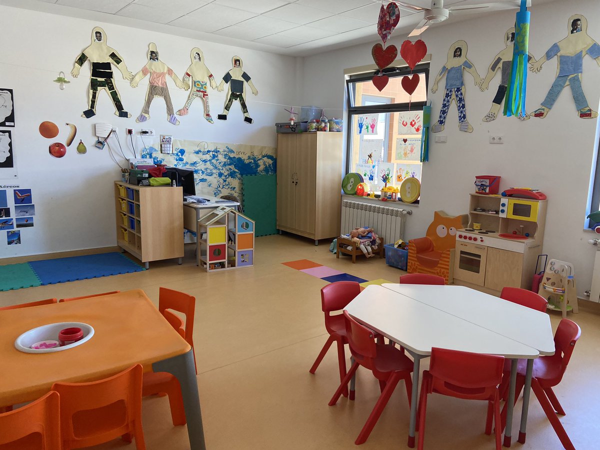 AlhadraEras_sup's tweet photo. Continuamos nuestra ruta con la visita a la Escola de João de Deus de Belas, una escuela innovadora con variedad de materiales y recursos. @IAlhadra @sepiegob @EducaAnd @FPAndaluza #ErasmusPlus https://t.co/s47dAkYw9B