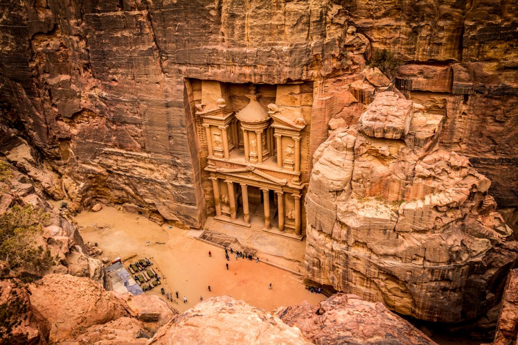 JamesLucasIT's tweet photo. Il tunnel, una faglia geologica naturale divisa dalle forze tettoniche e levigata dall'acqua, è l'ingresso principale dell'antica città di Petra.

El Khasneh è un monumento funerario dell'antica città, situata nell'odierna Giordania, scavato nella parete di roccia. https://t.co/Bt8Kb4ItGw