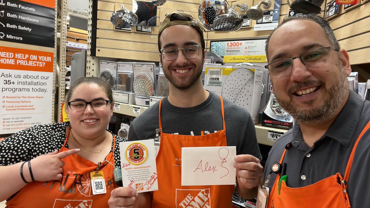 tbustillo735's tweet photo. SHOUTING : HAPPY 5TH ANNIVERSARY ALEX!!!🥳🥳 We are lucky to have you in our orange family. ❤ @armandog277HD @TaliaM6856 @NillyMartinez https://t.co/LUWSqXNcl9