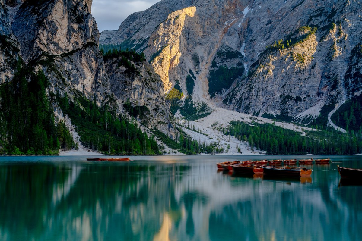 chocotuits's tweet photo. Una de las fotos que hice la semana pasada en el Lago di Braies, en los Dolomitas. De los sitios más bonitos que he fotografiado. https://t.co/HOOq462MmK