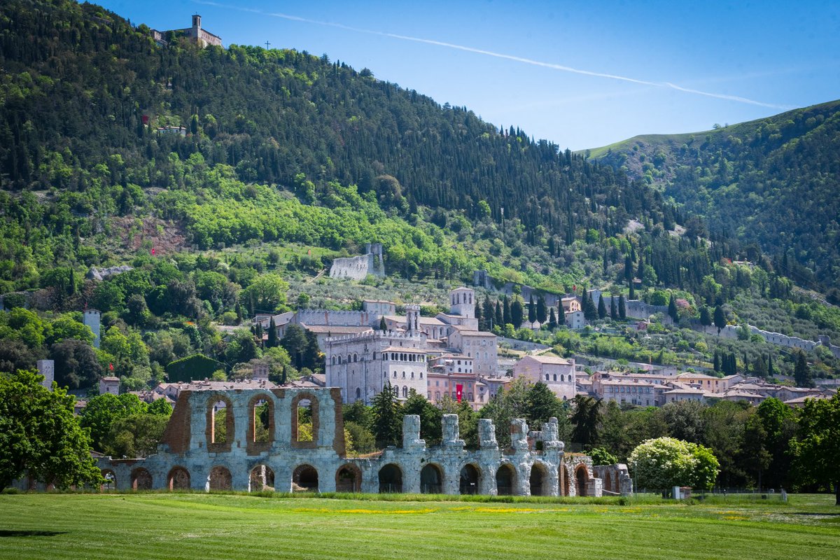 JayHealeyPhoto's tweet photo. Gubbio, Italy. #travel #wander #wanderlust #gubbio #italy #italia #travelphotography #umbria https://t.co/9BYnzJjUro