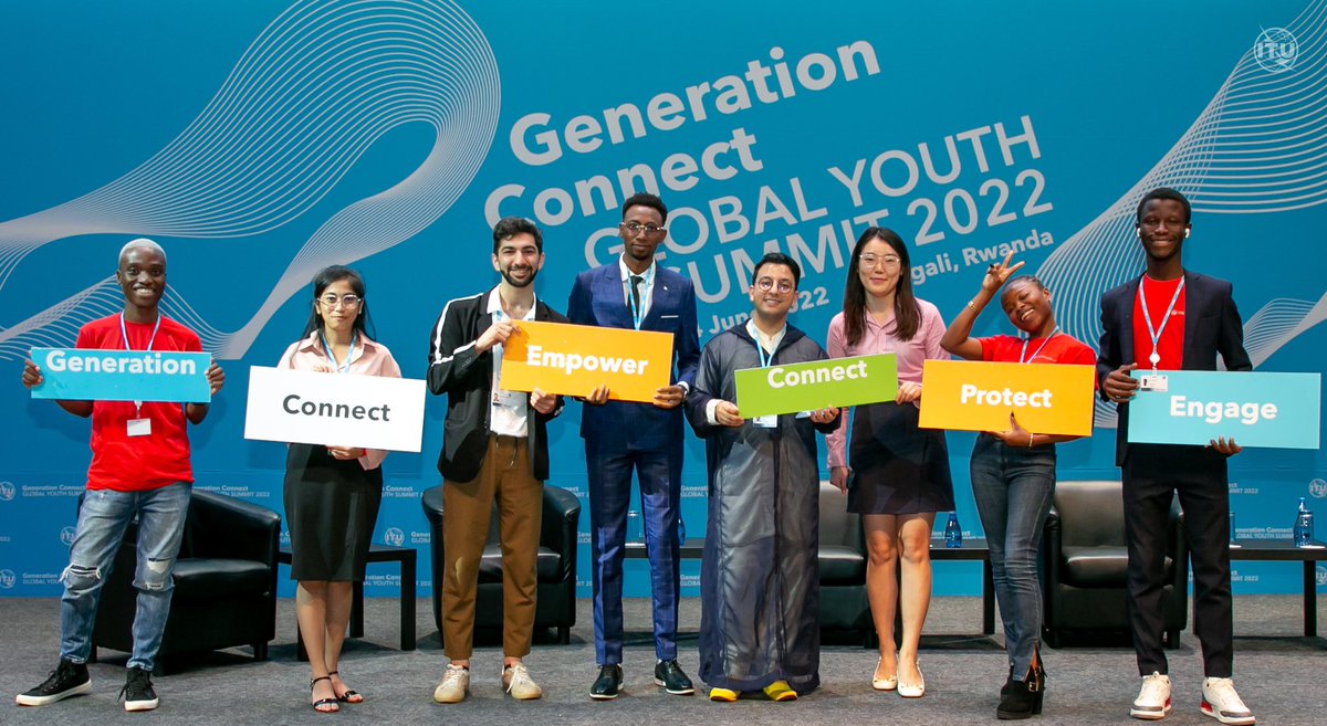 Du 2 au 4 juin 2022, j’ai participé au Premier sommet mondial de #GenerationConnect - @ITU à Kigali
J’ai eu l’opportunité de représenter la Côte d’Ivoire en tant que Délégué @Meta Jeune, accompagné de 4 autres représentants venant du Maroc🇲🇦, Afrique du Sud🇿🇦, Kenya🇰🇪 & Nigéria🇳🇬