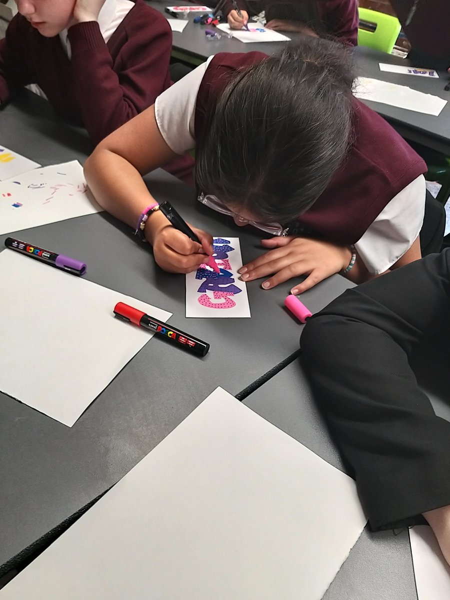 FlintHighArt's tweet photo. Thank you @flint_english for joining up with @FlintHighArt and allowing a cross curriculum project based on graffiti to happen. Brilliant reward lesson - well done all🏆@flinthigh https://t.co/CLsX65Ix61
