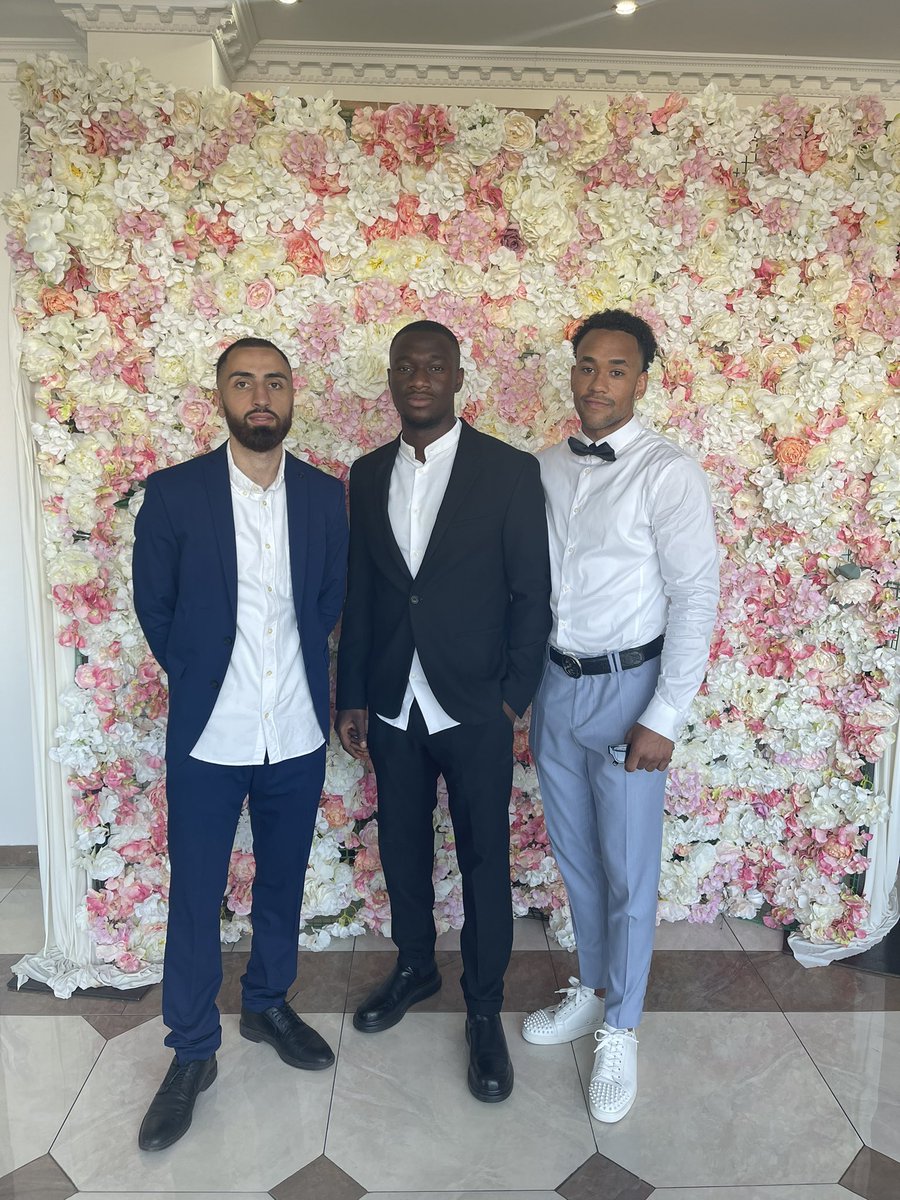 omedsueWo tweet media