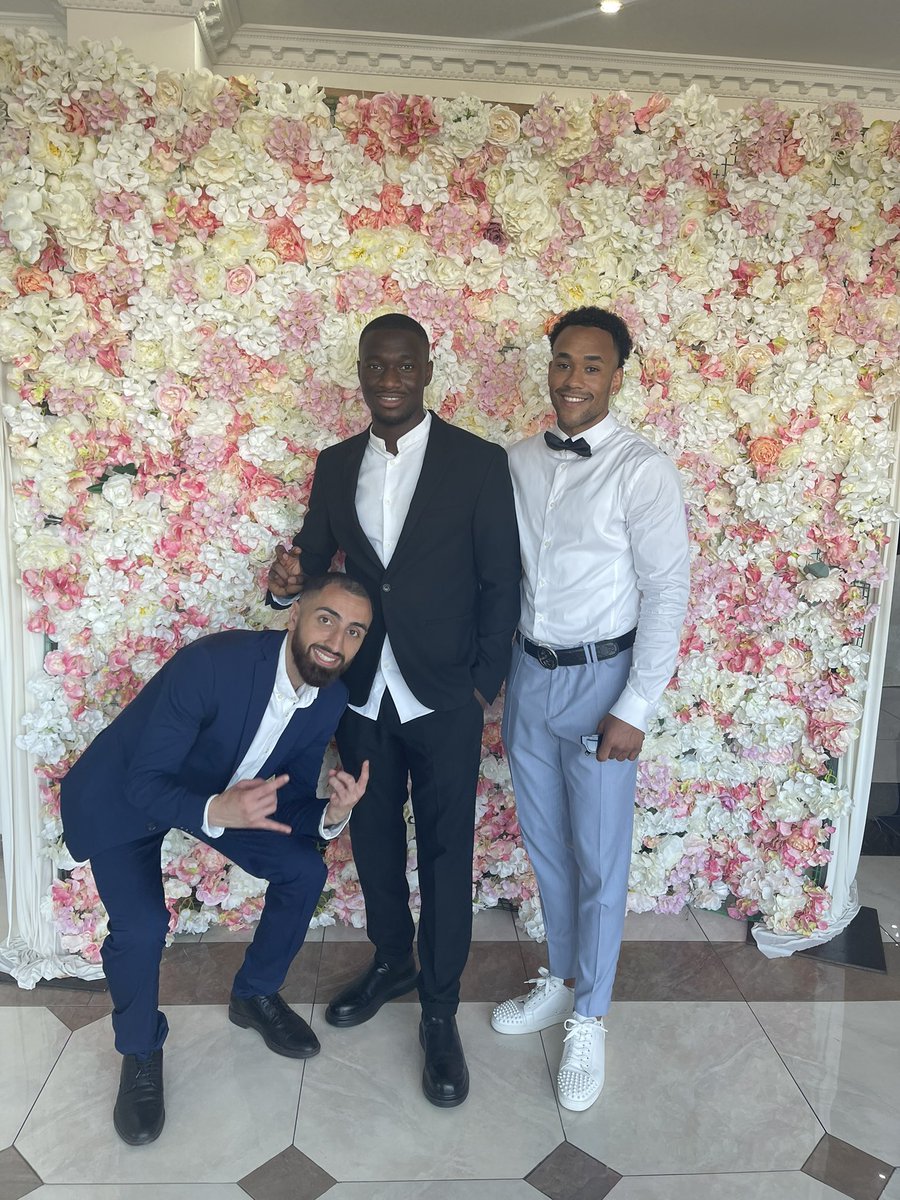 omedsueWo tweet media