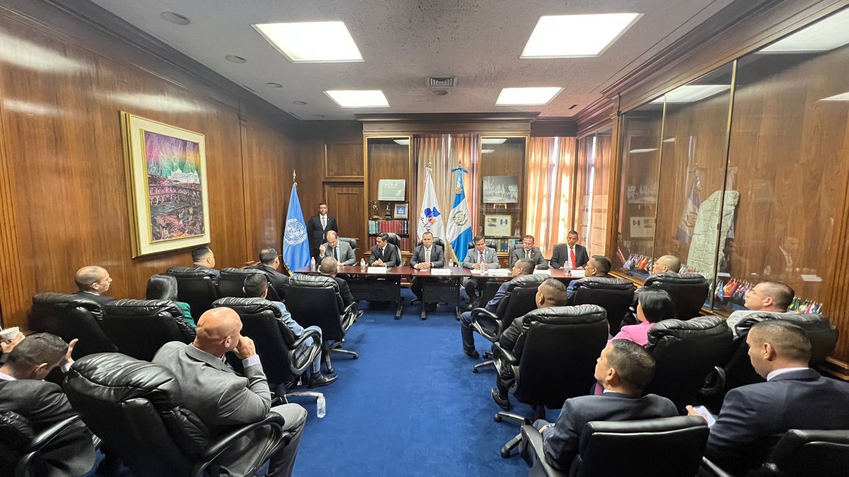 GuatemalaONU's tweet photo. @GuatemalaONU fue anfitrión de los alumnos del Curso Oficial de Estado Mayor de Naciones Unidas #UNSOC impartido por @DoDWHINSEC Oficiales de 🇨🇴, 🇪🇨 y 🇵🇦 participaron en el Panel "Liderazgo Latinoamericano en el Mantenimiento de Paz de la ONU" 🇧🇷🇲🇽🇵🇪🇺🇾🇬🇹 https://t.co/4s2xXmMWPF