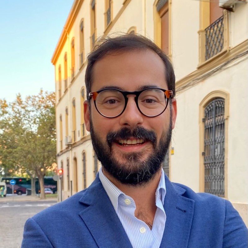 luisgosalbez's tweet photo. Este año me pierdo @south_summit pero @metricson estará muy bien representado por @tatay_luis
Es su primera vez, así que si le veis (no pasa desapercibido, creedme), molestadle todo lo que podáis, que se entere de lo que vale un peine https://t.co/u5jCnm5VgH