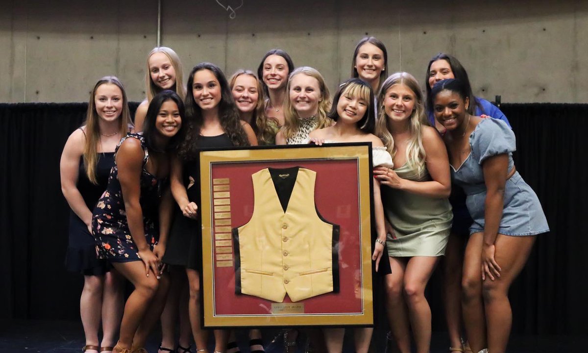 DenverSAAC's tweet image. A big congrats to @DU_WLAX &amp;amp; @DU_Gymnastics for winning the Gold Vest this year. Thank you for displaying exemplary community engagement, academic excellence, and leadership.