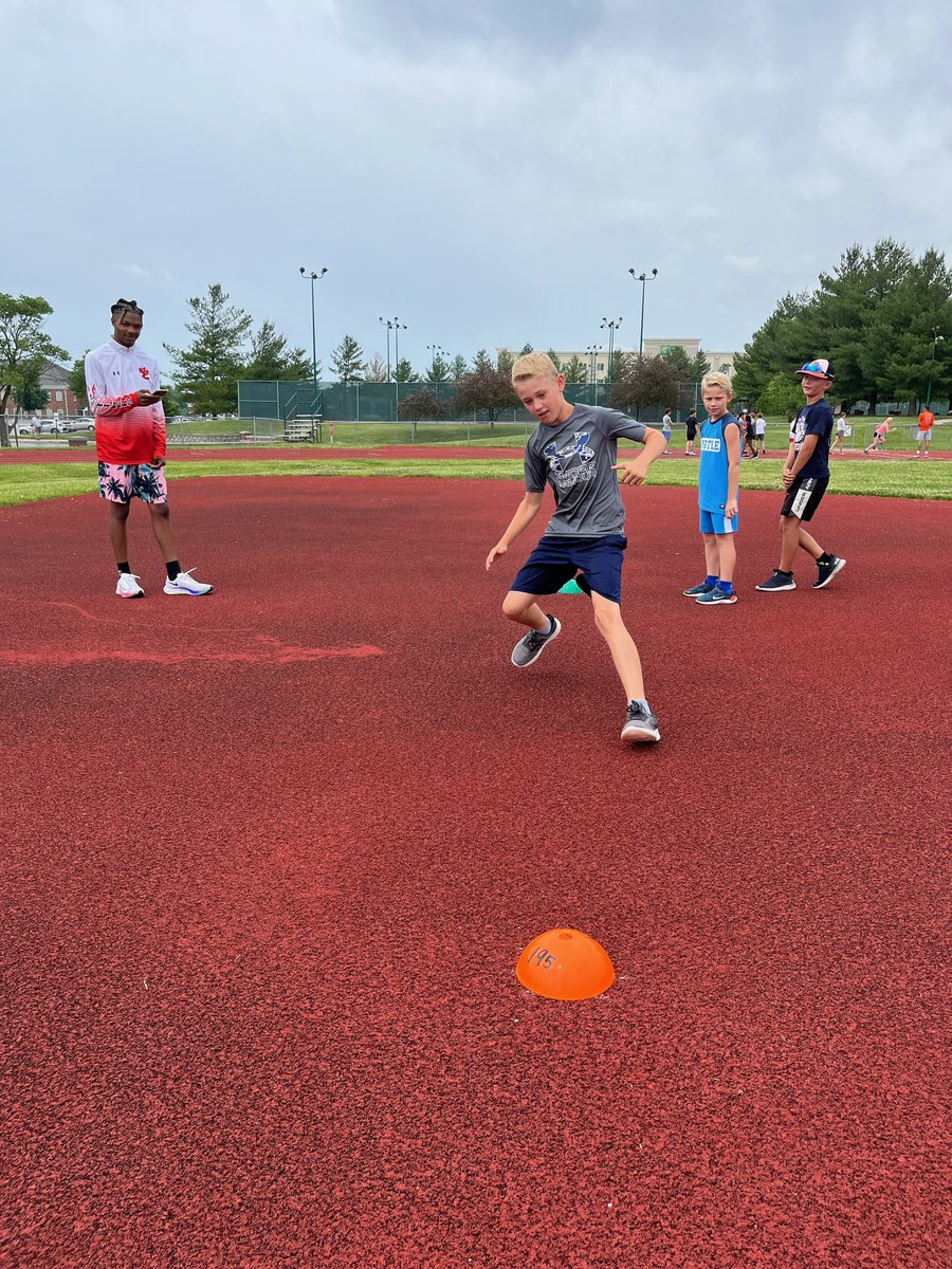TrackEHS's tweet photo. Day 1 Tiger Speed Camp 👟🏃🏼‍♀️🏃🏾‍♀️🏃🏼🏃🏽in the books! Thanks to all our campers and volunteers! 

📈40 Yard Dash⏱ https://t.co/8YkfyREWfD https://t.co/Z9U2GCItnP