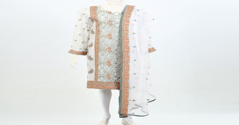 stylo57reg's tweet photo. White Stitched Full Embroidered 2 piece Pakistani Kurti with chiffon dupatta!

Ethnic Region:Pakistan
Age Group:Adults
Clothing type:Salwar kameez
Occasion:Casual wear
Pakistani Chiffon Suits
Dupatta:Chiffon Dupatta

 #chiffon  #pakistanisuits #pakistanifashion  #shalwarkameez https://t.co/yi3DeFkgeU