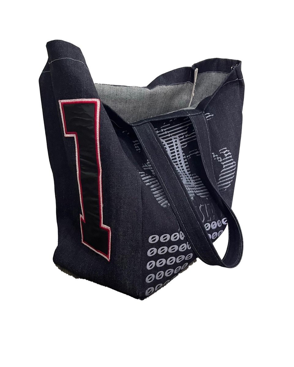 BNASLASH's tweet photo. TOTES STILL AVAILABLE 
ALL 1/1 https://t.co/AoeyzpCMdF
