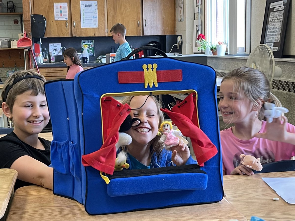 Giving students voice and choice about how they would like to show their learning.  A puppet show about Leamington farms and greenhouses?  Sure!  Why not? <a href="/D_M_Eagle/">D.M. Eagle Public School</a> <a href="/PrincipalRomano/">Rob Romano</a>