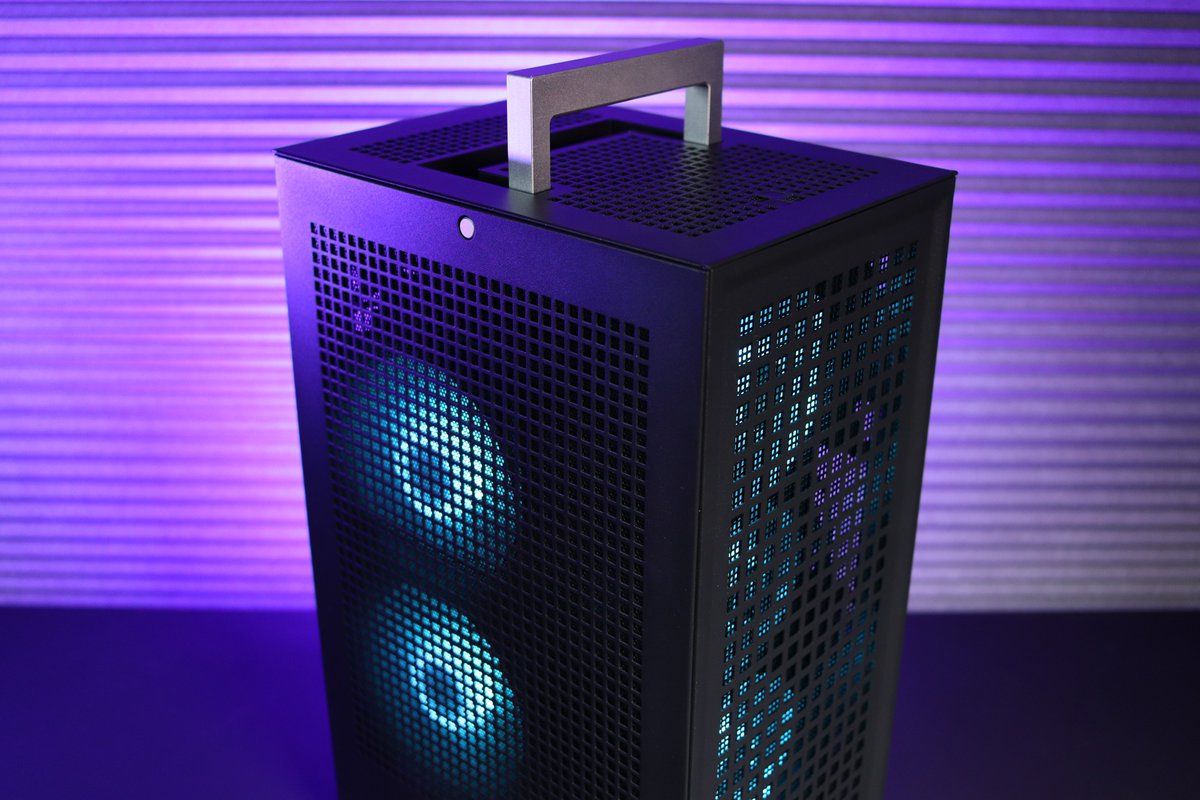 nerdonabudget's tweet photo. Some higher quality shots of my new personal rig that I teamed up with @microcenter to put together! I LOVE this @hytebrand case, not sure what else a company can do in the future to make me move away from this case 🥰🥰🥰 https://t.co/Q8dfg8WvEx