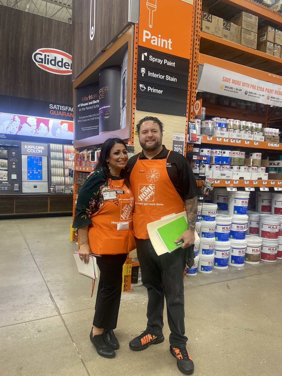 mellietHD's tweet photo. So happy to be here at 1942!  Made me feel so welcome!!! Building relationships and getting to know my new team!  And someone from my old team just can’t stay away 😂 @Fpanico25 @jgirv257 @aldakonda https://t.co/kg3tBh5rfY