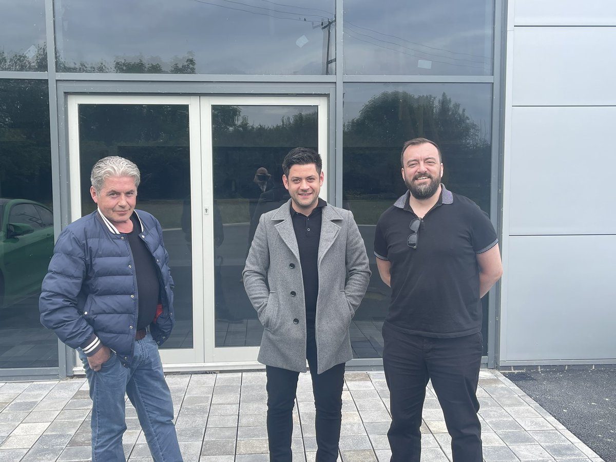 four_gears's tweet photo. A great start to the week here at Four Gears, calling down to see our friends and clients Alice Blu Aero just before they head off to Hamburg.

All the best from the team at FG 👍👍

#alicebluaero #aircraftinteriors #businessclass https://t.co/aqvdNYk7tz