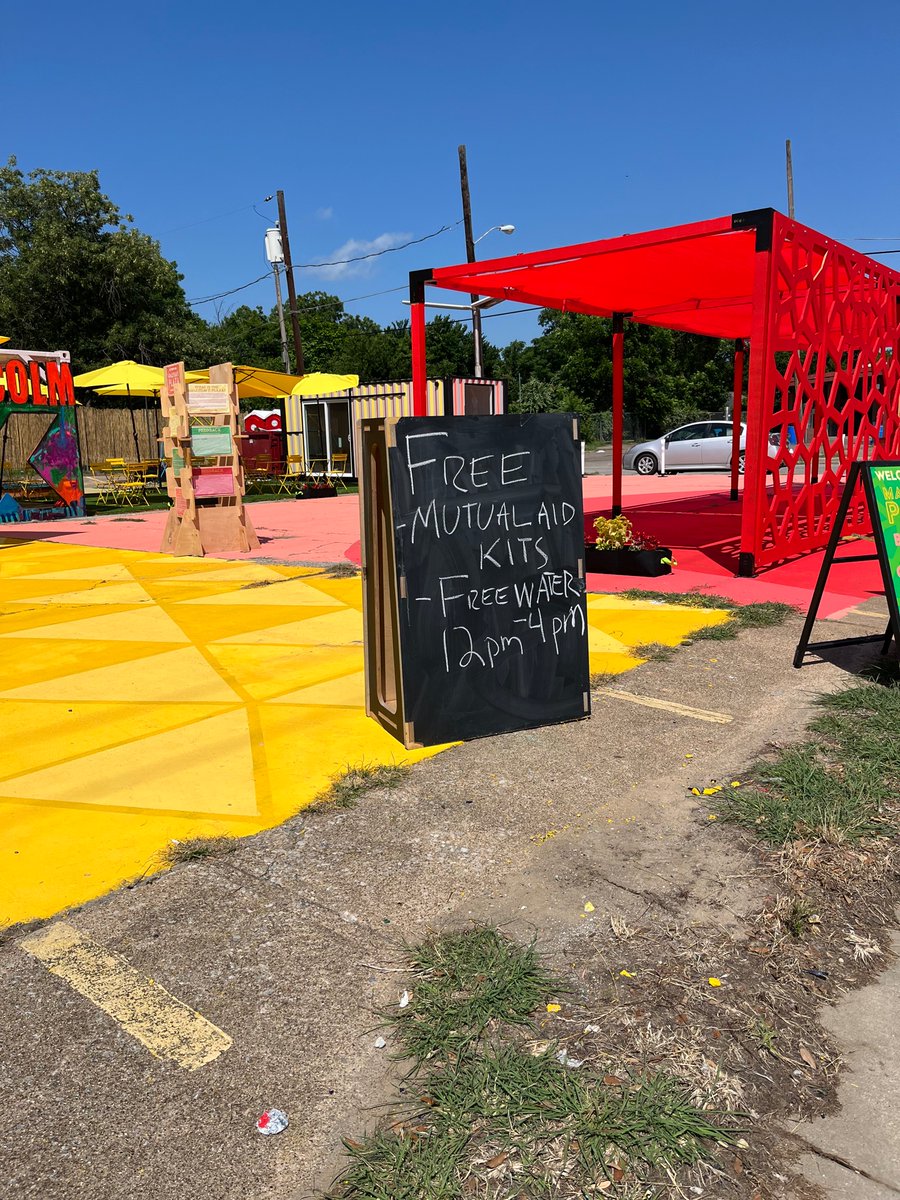 UPCDFW's tweet photo. Free mutual aid kits 
Free water
Cooling Station

12pm-4pm
Malcolm X Plaza (4505 S Malcolm X Blvd) 

ALL POWER TO THE PEOPLE!! https://t.co/K6JOc8BBX3