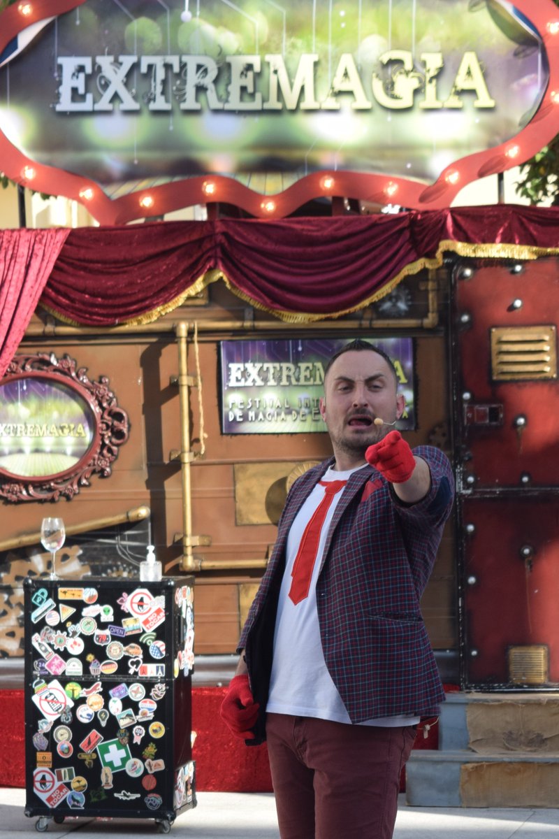 MiajadasCultura's tweet photo. La caravana del Festival Internacional de Magia de Extremadura #Extremagia, a su paso por #Miajadas https://t.co/Bb90MSGH7L
