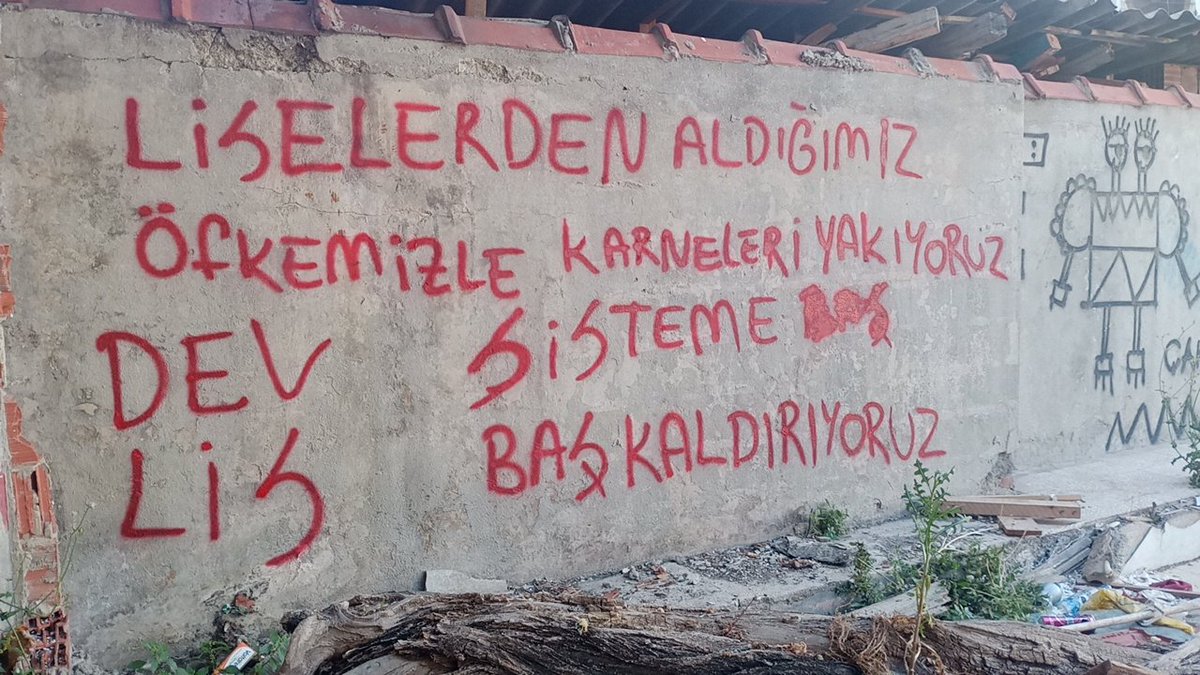 DevLis1969_'s tweet photo. 📍 Sarıgazi -Kadıköy

Her geçen gün niteliksizleşen eğitim sisteminin karnesini tanımıyor, lise sıralarından büyüyen öfkemizle karnelerimizi yakıyoruz!

Tüm sıra arkadaşlarımızı Eşit Parasız Bilimsel Anadilde eğitim için Dev-Lis saflarına çağırıyoruz!
📞: 0542 159 19 69 https://t.co/FD4h7jcbDQ
