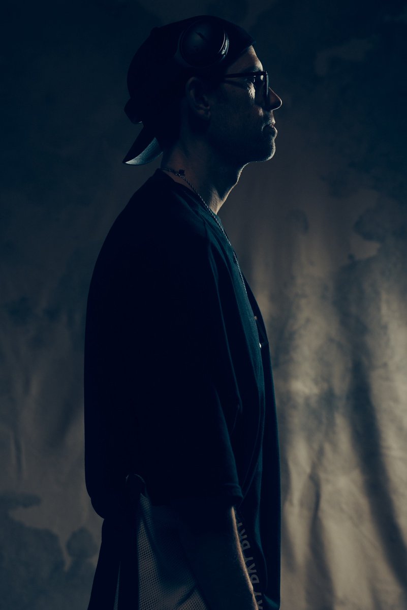 jeremycowart's tweet photo. This portrait of @TomBilyeu from @VeeCon makes me happy. So good to see you Tom!
#Web3Yearbook https://t.co/pKg9uLc8PK