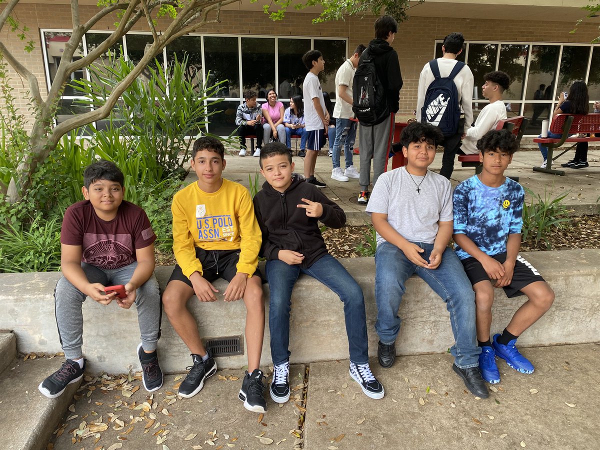 mrssilvas_esl's tweet photo. Summer ESL Academy 2022 off to a great start 🤩  Looking forward to seeing lots of growth and having lots of FUN!! #ESL #teachertwitter @TISDMulti @henagan_s https://t.co/ymLyMtx2No