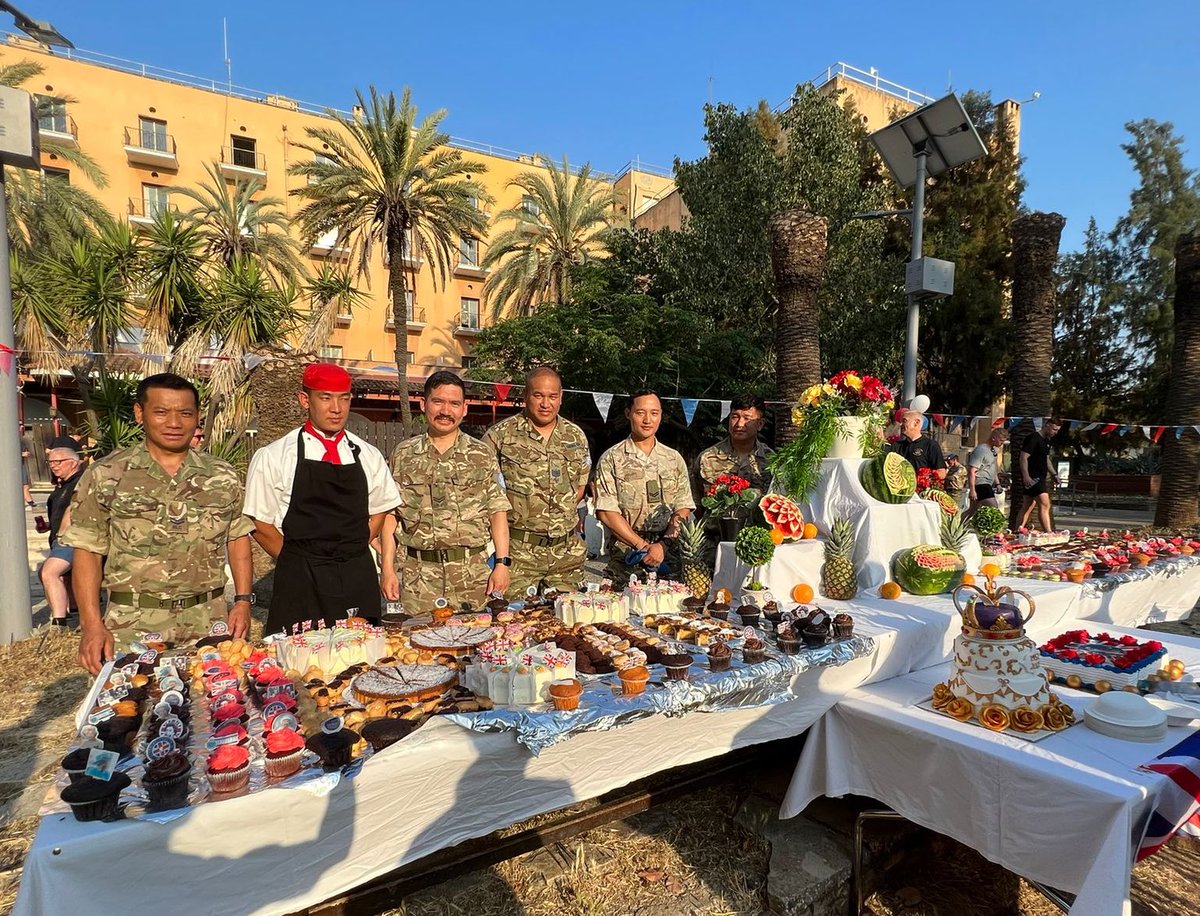 GjerdeIngrid's tweet photo. After parade and medals, Queen Elizabeth was celebrated with amazing cakes and decorations. @UN_CYPRUS https://t.co/iflO2K4Rmu