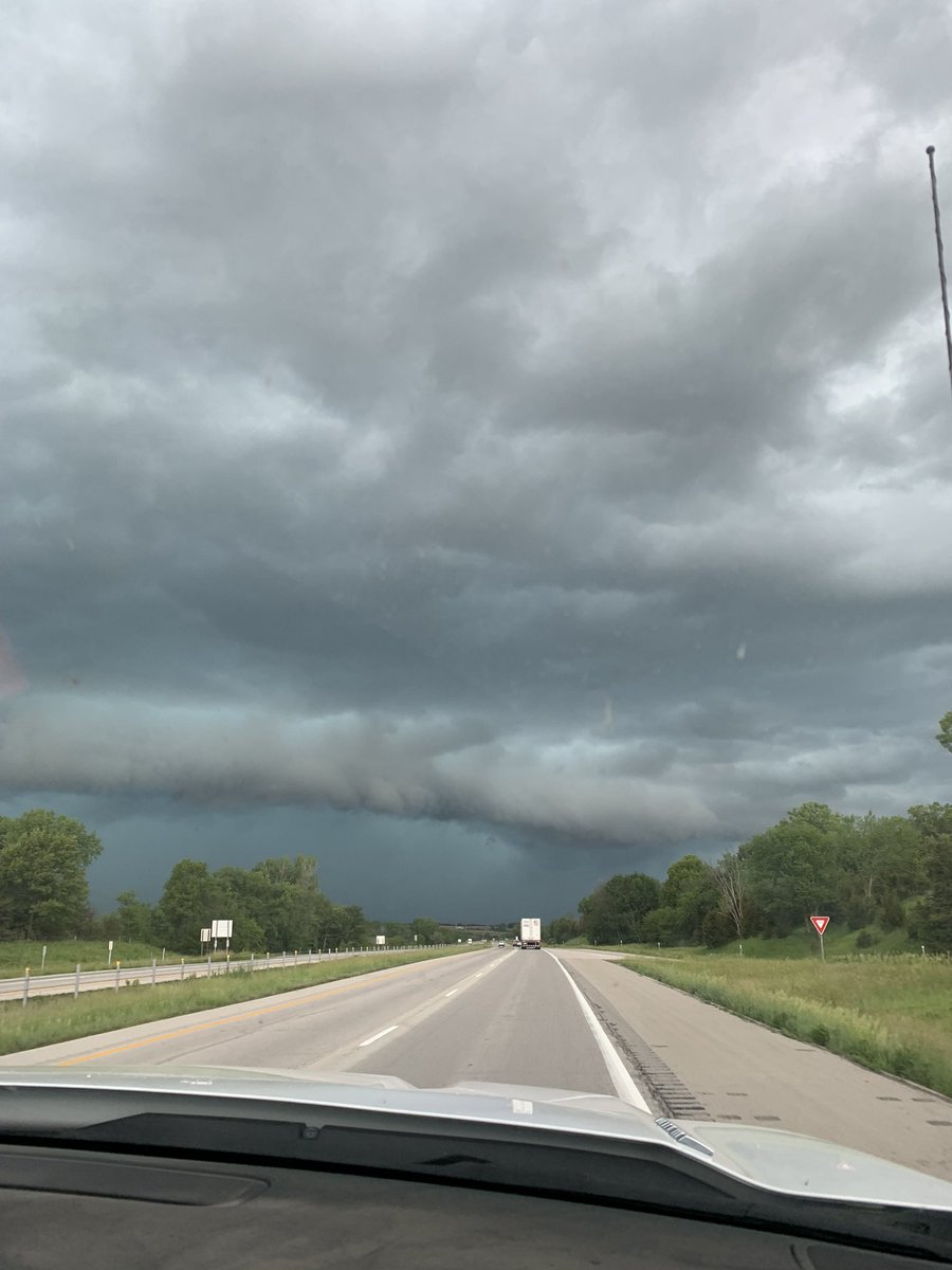 FujitaFreaks's tweet photo. Shelf cloud rolling through South of DSM Metro. Pictures taken from I-35 near Osceola looking North. @NWSDesMoines #iawx https://t.co/Fsdm0tdp08