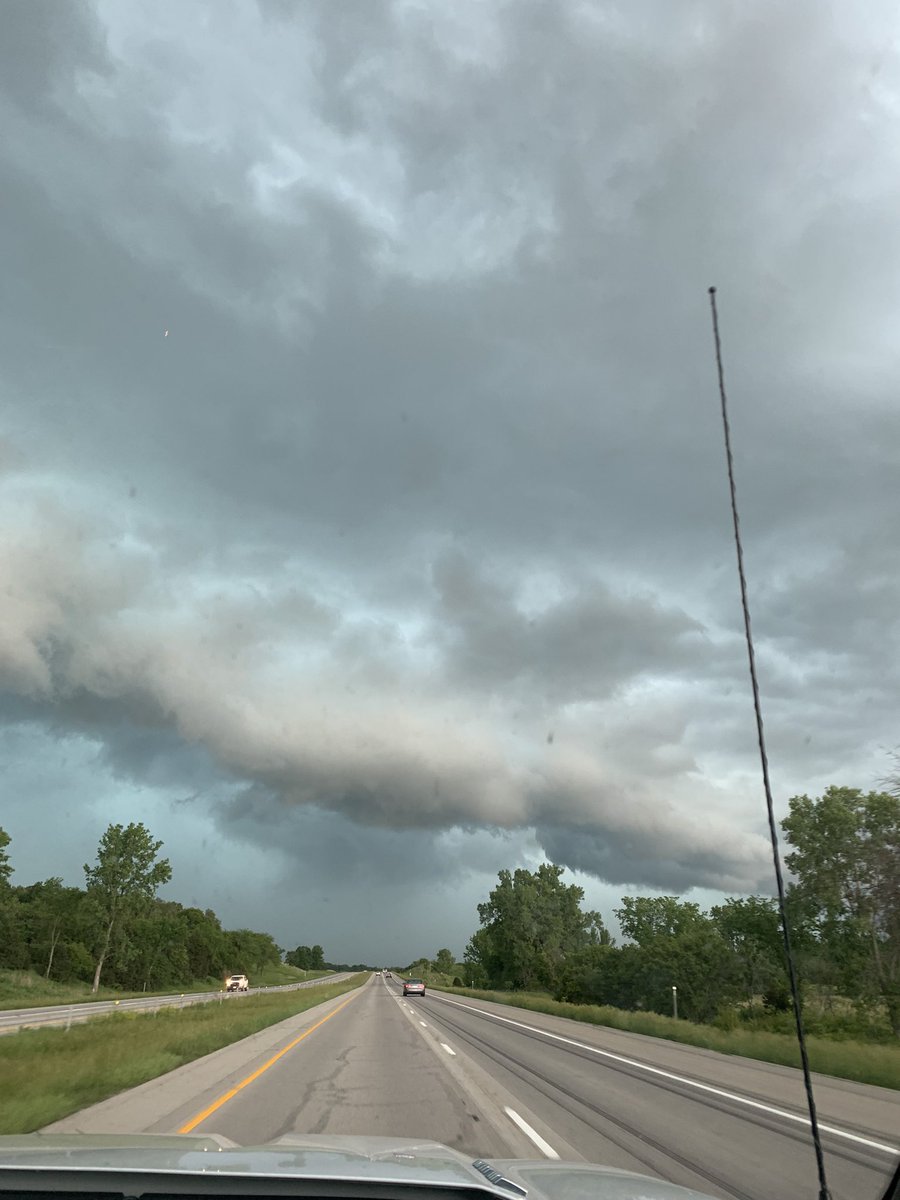 FujitaFreaks's tweet photo. Shelf cloud rolling through South of DSM Metro. Pictures taken from I-35 near Osceola looking North. @NWSDesMoines #iawx https://t.co/Fsdm0tdp08