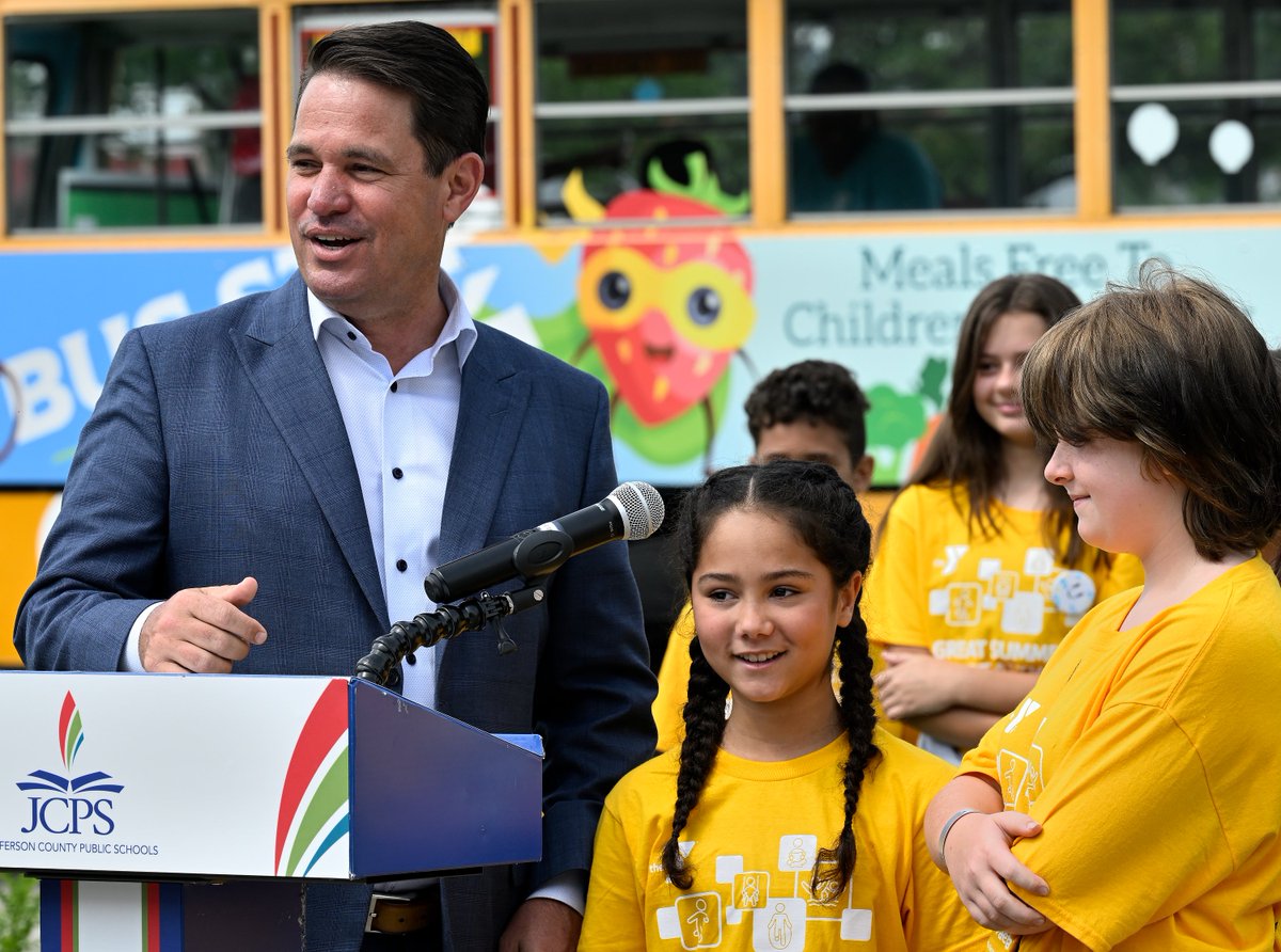 jcpsschoolmeals's tweet photo. Great Summer Feeding Kickoff Event today! Check out https://t.co/IkLGGBzCXb for sites near you. *Note: changes and updates are occuring with the site daily. If you have questions regarding a specific site, please call 485-3186. https://t.co/DC9iL3Q4HT