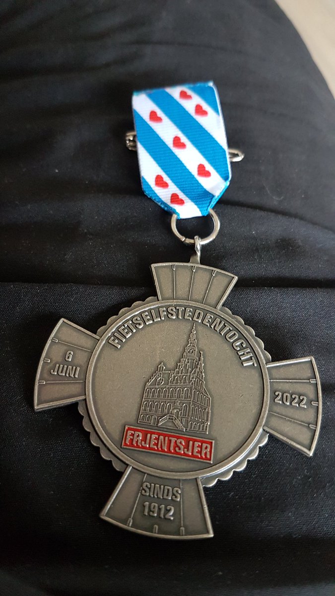 Deze #fietselfstedentocht was echt ZWAAR! Veel regen, harde wind en uiteindelijk ook echt koud.

Maar nummer 17 is volbracht!

Grote dank aan de vele vrijwilligers van de <a href="/Fietselfsteden/">Fietselfstedentocht</a> die er ook de hele dag stonden in de regen!! Zonder jullie geen tocht dus grote complimenten!