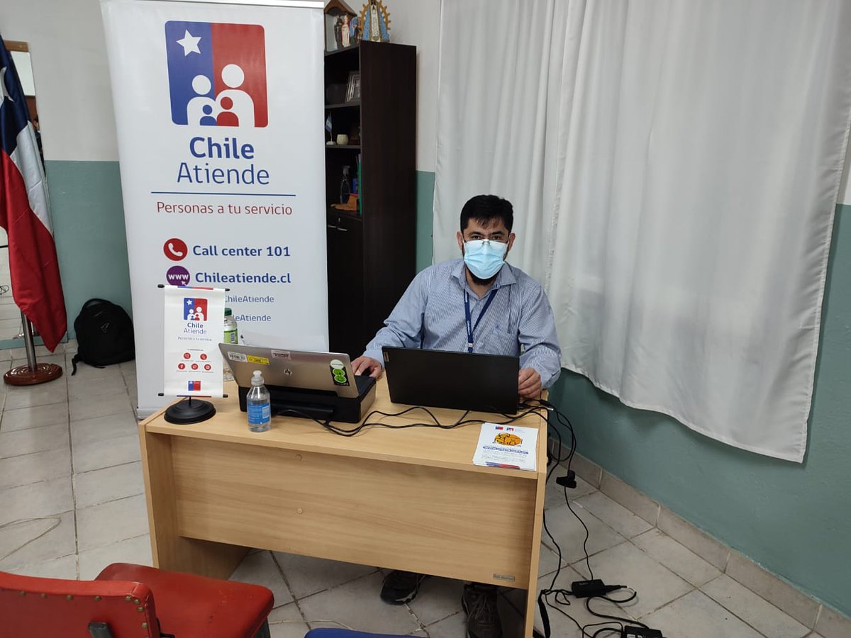 SValenzuelaL's tweet photo. En puerto San Julian realizando trabajo consular, junto a varias instituciones, para ir en beneficio de nuestros connacionales. Gobierno en Terreno trabaja para brindar un servicio a todos los chilenos, dondequiera que estén. https://t.co/bzH5lyJA2R