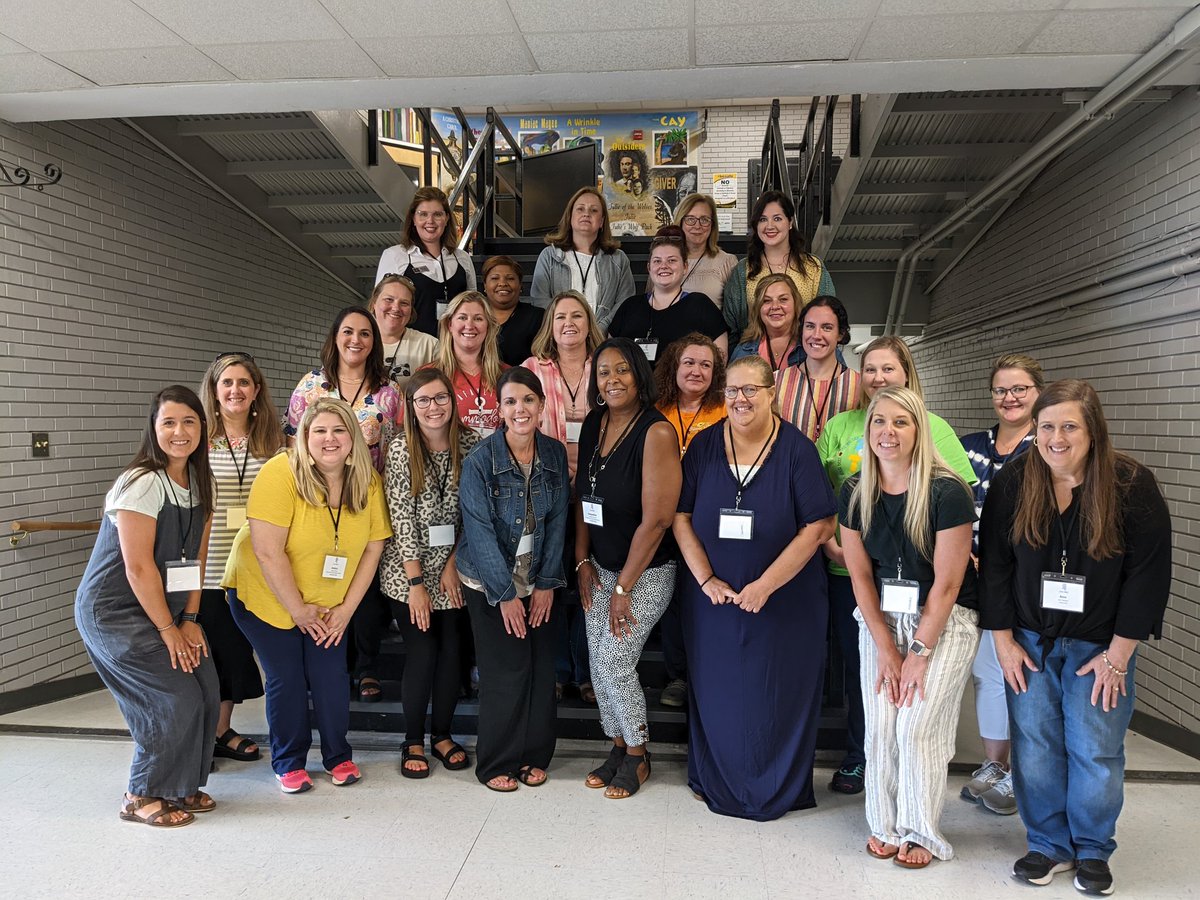 SayantaniDutta9's tweet image. Look at these freaking awesome elementary teachers attending the CS training to help tiny humans be more CS literate ❤️❤️ #cs4ms #csforall #csliteracy #cseducation