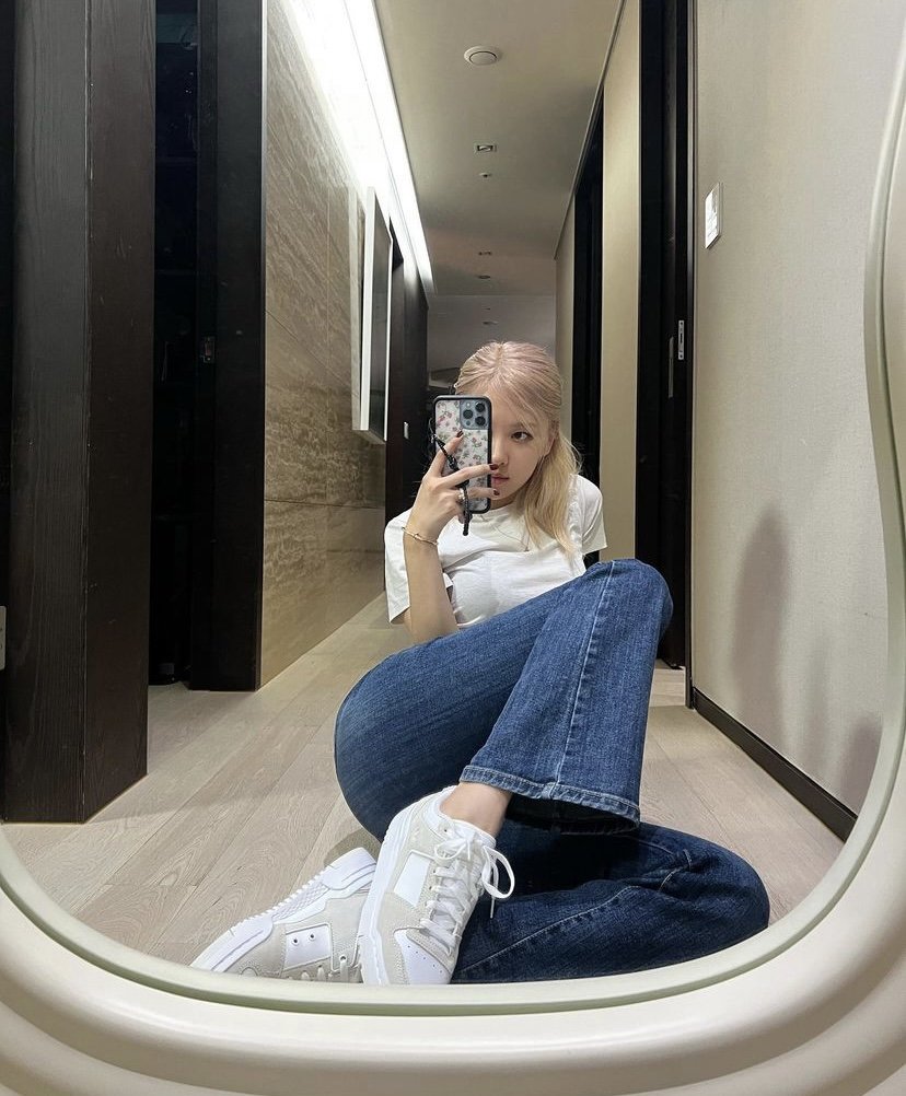 A pair of shoes created with adidas on and you are all set to fly. One thing for sure: classics work timelessly.