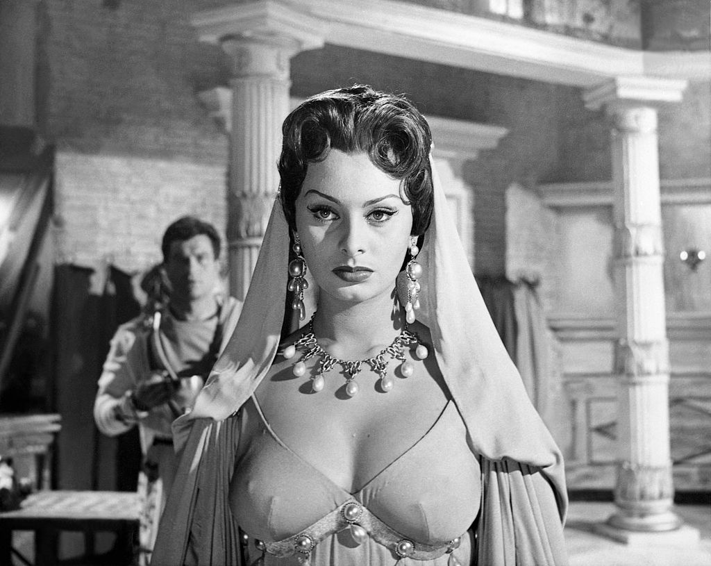 48. A fan of Sophia Loren (фанат Софи Лорен). @konur9. 