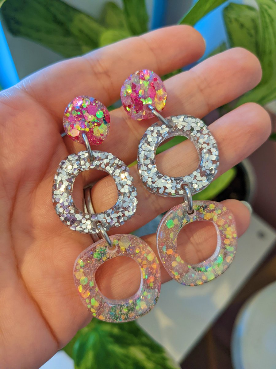jazzythingsco's tweet photo. a pink sparkle earring appreciation tweet ❤️✨ https://t.co/Em1cURKSWN