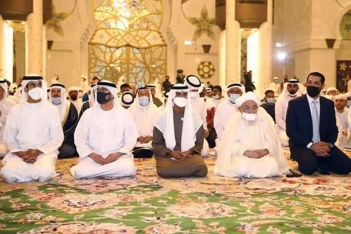 mo_shkry's tweet photo. وزير الاوقاف الاردني السابق والشيخ عبد الله ابن بيه رئيس مجلس الامارات للإفتاء الشرعي يستمعان لوعظ ودرس  الحاخام الأكبر إيلي عبادي كبير حاخامات المجلس اليهودي الإماراتي في مسجد الشيخ زايد في إماراة أبوظبي.
#التطبيع_خيانة #محمد_نوح_القضاة https://t.co/kvPHhk9G6R