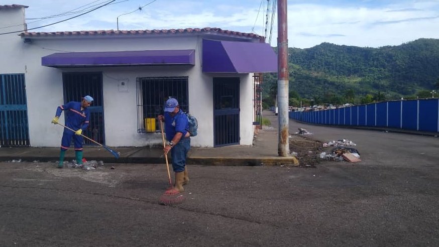 ¡Seguimos cumpliendo con nuestro Municipio!🙌🏻

Las cuadrillas de #AyacuchoLimpio🥇 están dejando impecables las calles de #SanJuanDeColon👏🏻

#SiSePuede🟢🔴🟡