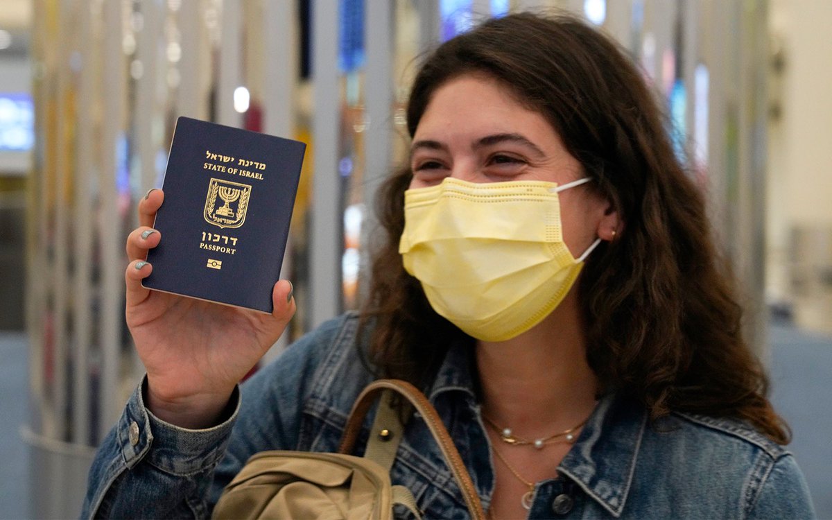 2 million Israeli Arabs may soon have visa-free access to visit the United States. This will make Israel’s 🇮🇱 passport amongst the most valuable in the Arab world. Congresswomen @RashidaTlaib and @AOC are shamefully fighting against it.