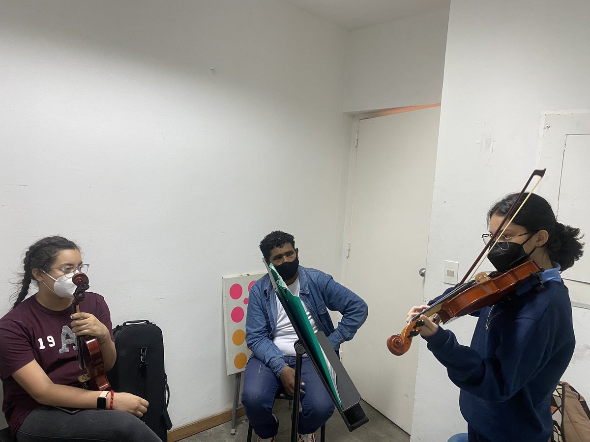 Cuando amamos lo que hacemos se nota en cada 🎼🎺🎻🥁

Nuestros alumnos, directores y maestros en una maravillosa tarde de crecimiento musical.

🎵✨Les sugerimos estar atentos a nuestras redes, nos preparamos para un hermoso concierto 😉 no se lo pueden perder.

<a href="/Chacao/">Alcaldía de Chacao</a>