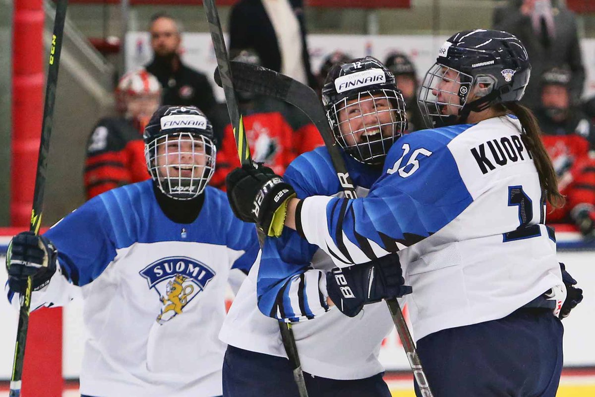Suomella sensaatiomainen alku tyttöjen MM-kisoissa, Kanada kaatui maalein 2–0! Kautta aikojen ensimmäinen voitto Kanadasta alle 18-vuotiaiden tyttöjen MM-kisoissa! 

Lisätietoa: 
leijonat.fi/maajoukkueet/t…

#N18fi #Tyttöleijonat #U18Worlds #Leijonat #tvviisi #discoveryplusFI