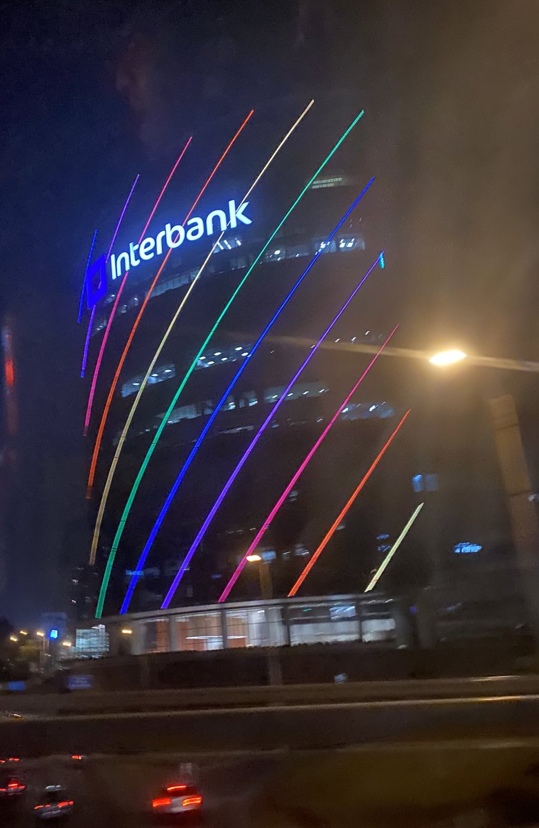 Fioreaquije's tweet image. Trolls be like: Noooooo puuuuedeeeee seeer un banco gay 😂  #oeschle