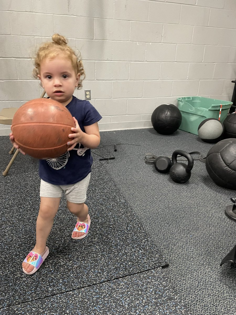 Coach_Azulay's tweet image. Hannah Jaye wanted to help @CoachTeixeira run the night session. Nothing like taking movement prep cues from a 2 year old. 😂 #hhnq #littlewarrior
