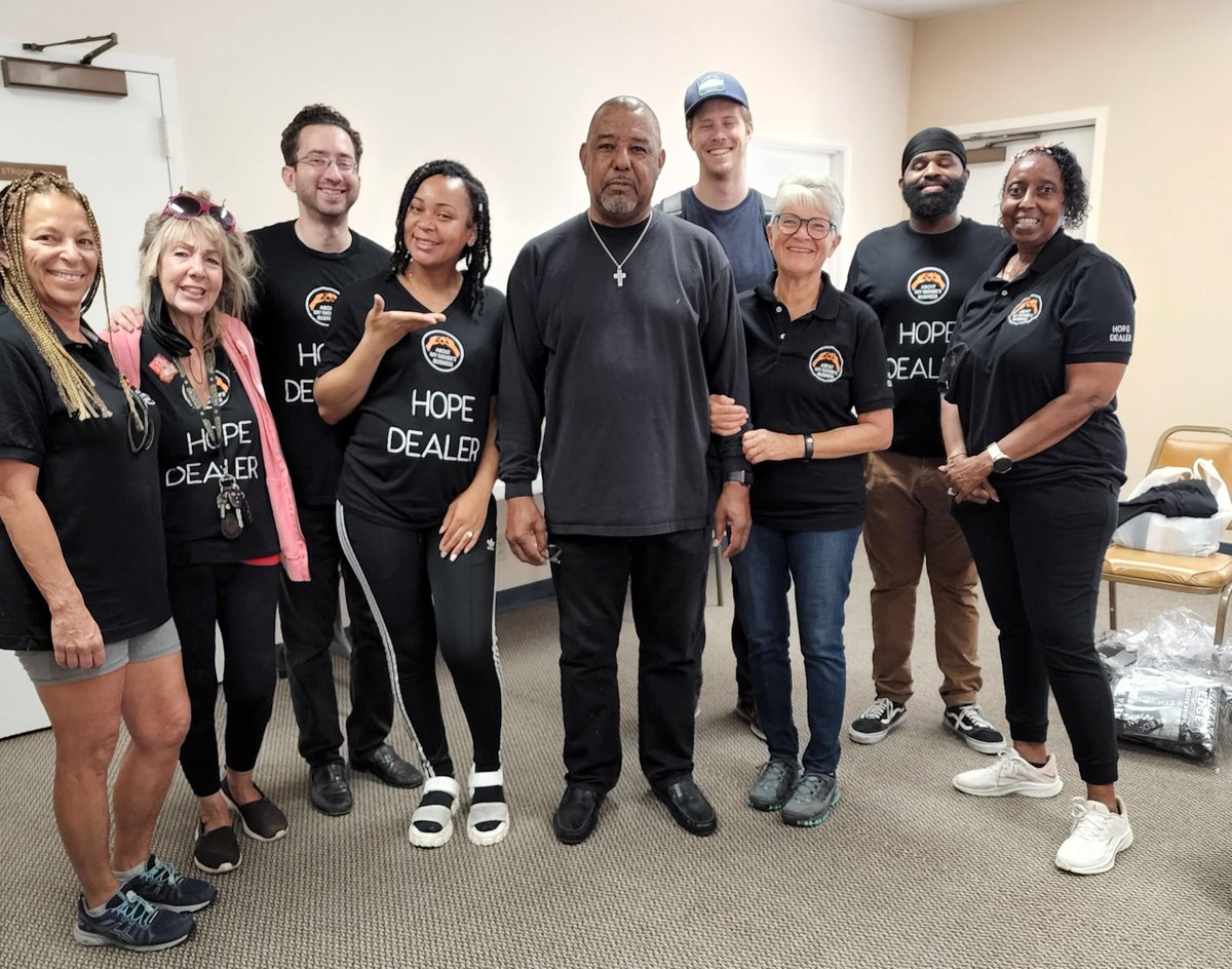 JasonPotell's tweet photo. No matter what else is going on, it is always an honor and a blessing to serve the most vulnerable members of our community with these incredible people. #hopedealer #homelessness #outreach #service https://t.co/xhSnOB7kbi