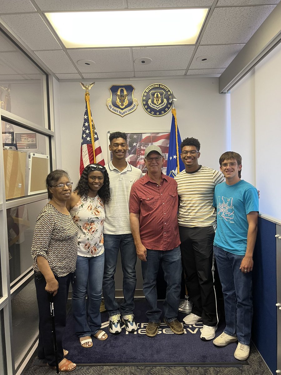 kellycharo2006's tweet photo. Done deal our son just enlisted &amp; swear in🙌❤️ we are so proud of him,proud of our airmen.His family and best friend beside him as always(we missing 2 friends Aidan and Joseph) I know they wanted to be there but couldn’t.Thank you Noah your friendship will be always in our hearts https://t.co/q0jIR8uajV