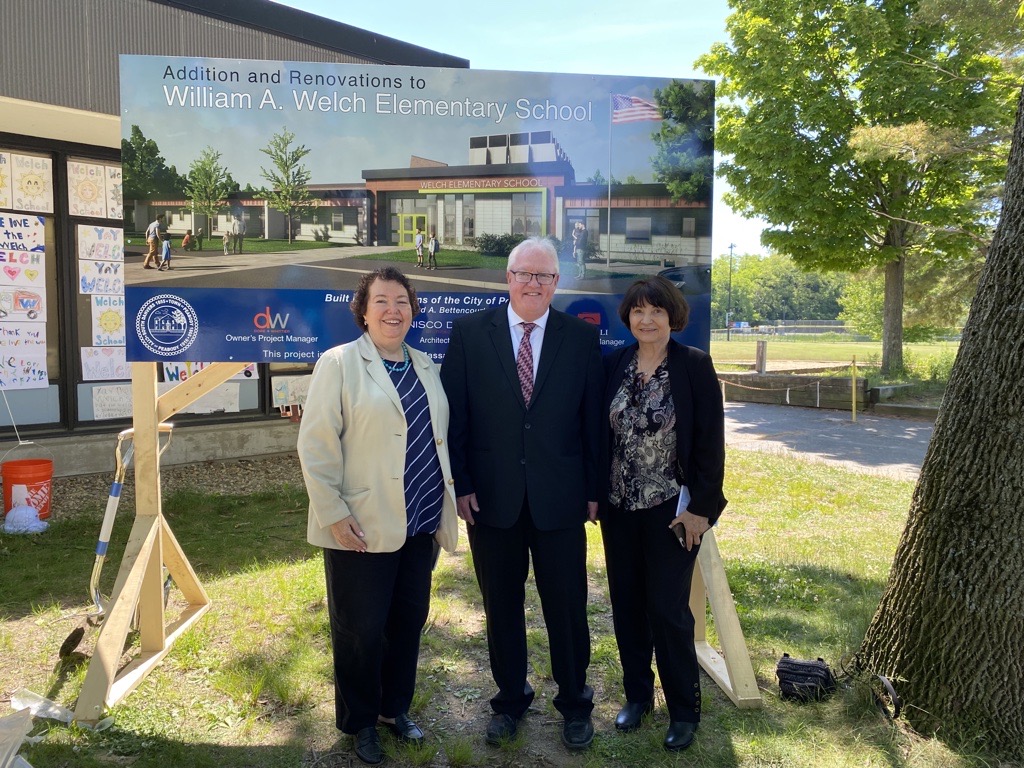 SenJoanLovely's tweet photo. Fantastic groundbreaking at Welch Elementary School in #Peabody w/ Rep Walsh, @sallykerans4rep, @peabodymayor, @Peabody_Super, @Mass_SBA Jack McCarthy, Beverly Griffin Dunne &amp; @PeabodyPublic! Schools nurture our children &amp; their futures &amp; we must invest in them. #NorthShoreMA https://t.co/nvu7gbzMeV
