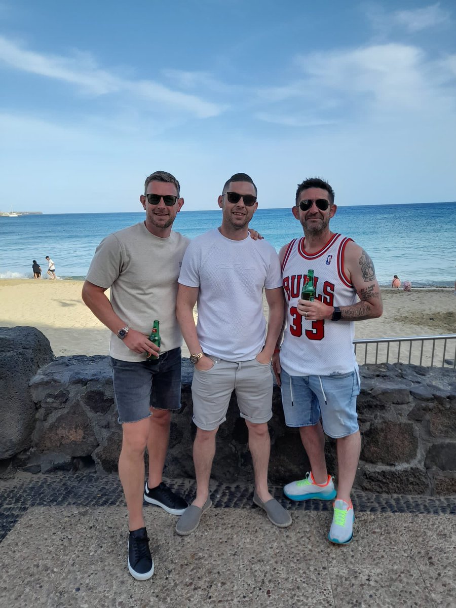 FcMellor's tweet photo. Some of the Vets boy’s enjoying some post season R&amp;R in the canaries 🏝☀️🍺 #brothers https://t.co/DpHdhtSqCu