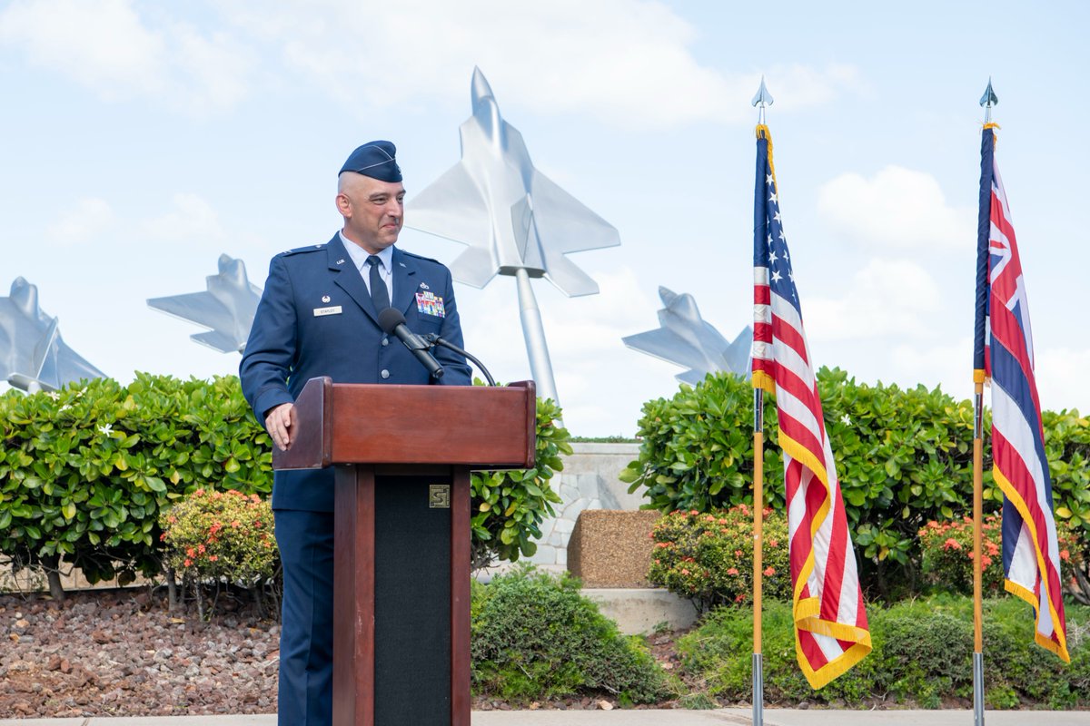 JointBasePHH's tweet photo. Lt. Col. Jonathan Polston assumes command of the 647th Civil Engineer Squadron on Joint Base Pearl Harbor-Hickam, 6 June 2022.
@15thWing #647ABG #647CES #missingmanmemorial
๐ท Jason Treffrey https://t.co/JgRIeN7sNk