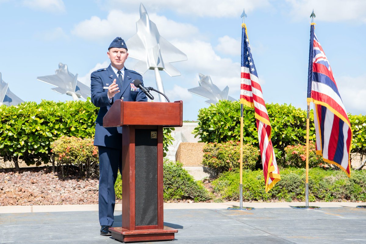 JointBasePHH's tweet photo. Lt. Col. Jonathan Polston assumes command of the 647th Civil Engineer Squadron on Joint Base Pearl Harbor-Hickam, 6 June 2022.
@15thWing #647ABG #647CES #missingmanmemorial
๐ท Jason Treffrey https://t.co/JgRIeN7sNk