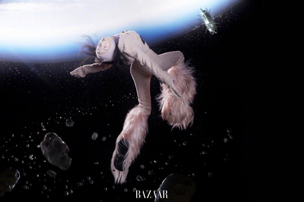 fentyfairies's tweet photo. “into the space” ju xiao wen for harper’s bazaar china oct. 2021. photo by win tam, styled by yu kun, makeup by valentina li, hair by xiao tian https://t.co/VPsimJvCDZ