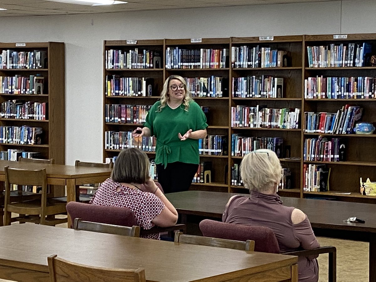 RevondaJ's tweet photo. Every student…Every Day!  That is a priority for @whitfliehman the new principal @eah_eagles   Great afternoon and evening meeting and greeting staff, students, and parents!  It is definitely a great time to be an Eagle. Looking forward to her leadership! #DifferenceMaker https://t.co/K1wVX6lmLp